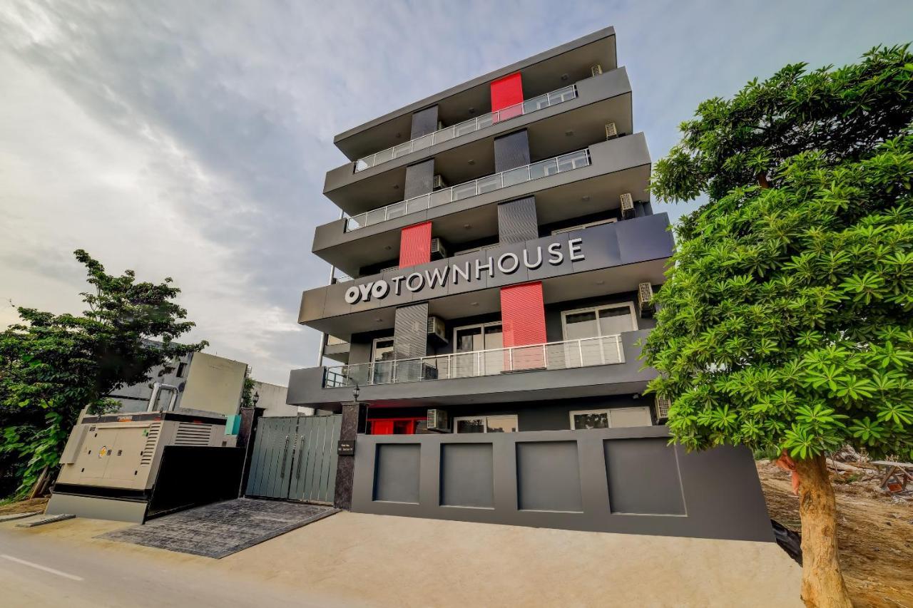 Townhouse Infinity Stays Ґурґаон Екстер'єр фото